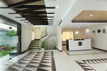 *** Hotel Oyo Premium Sikandarpur Metro 2 Gurgaon India