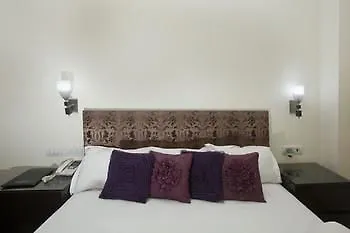 *** Hotel Oyo Premium Sikandarpur Metro 2 Gurgaon India