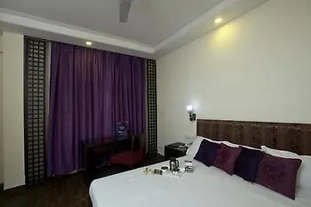 Oyo Premium Sikandarpur Metro 2 Gurgaon Hotel