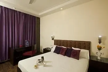 Oyo Premium Sikandarpur Metro 2 Gurgaon India