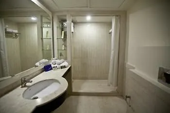 Hotel Oyo Premium Sikandarpur Metro 2 Gurgaon
