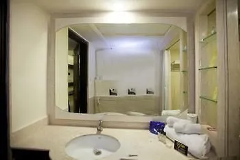 Oyo Premium Sikandarpur Metro 2 Gurgaon 3*,  India
