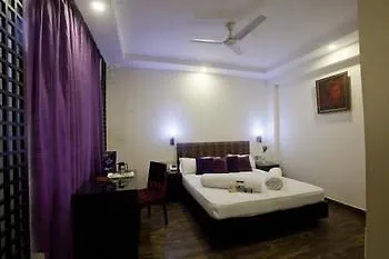 *** Hotel Oyo Premium Sikandarpur Metro 2 Gurgaon India