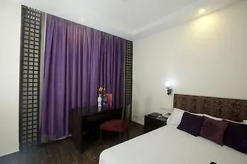 Oyo Premium Sikandarpur Metro 2 Gurgaon