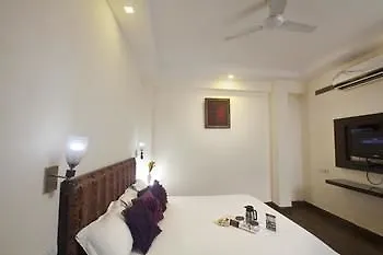 Oyo Premium Sikandarpur Metro 2 Gurgaon Hotel